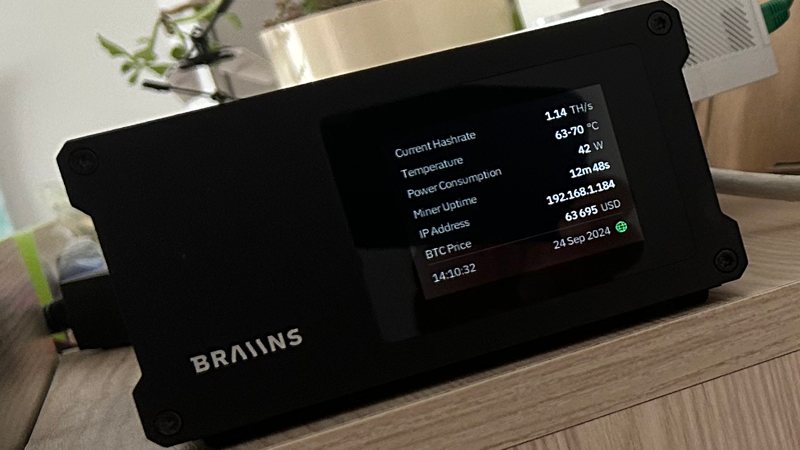 Domácí těžba bitcoinu s Braiins Mini Miner BMM 100 [RECENZE]