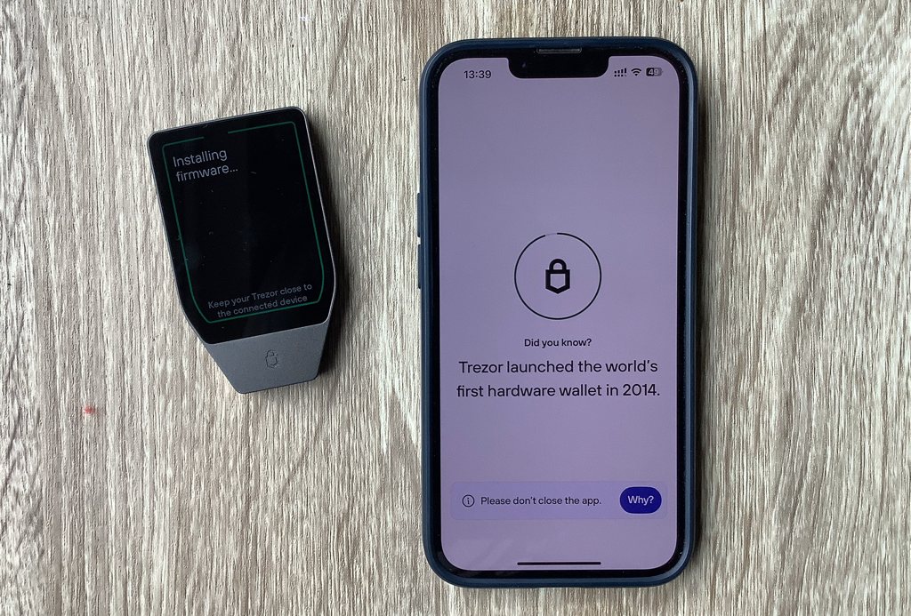 Trezor Suite 7 - instalace firmware